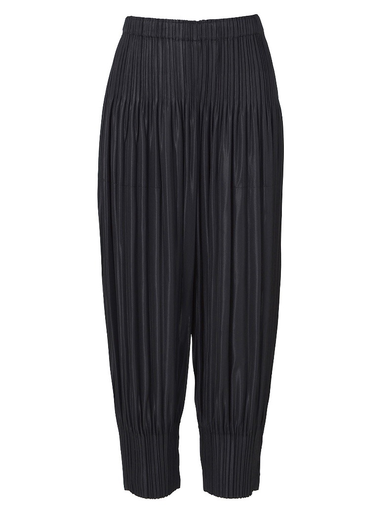 2025-10-Issey-Miyake-Fluffy-Basics-15-BLACK