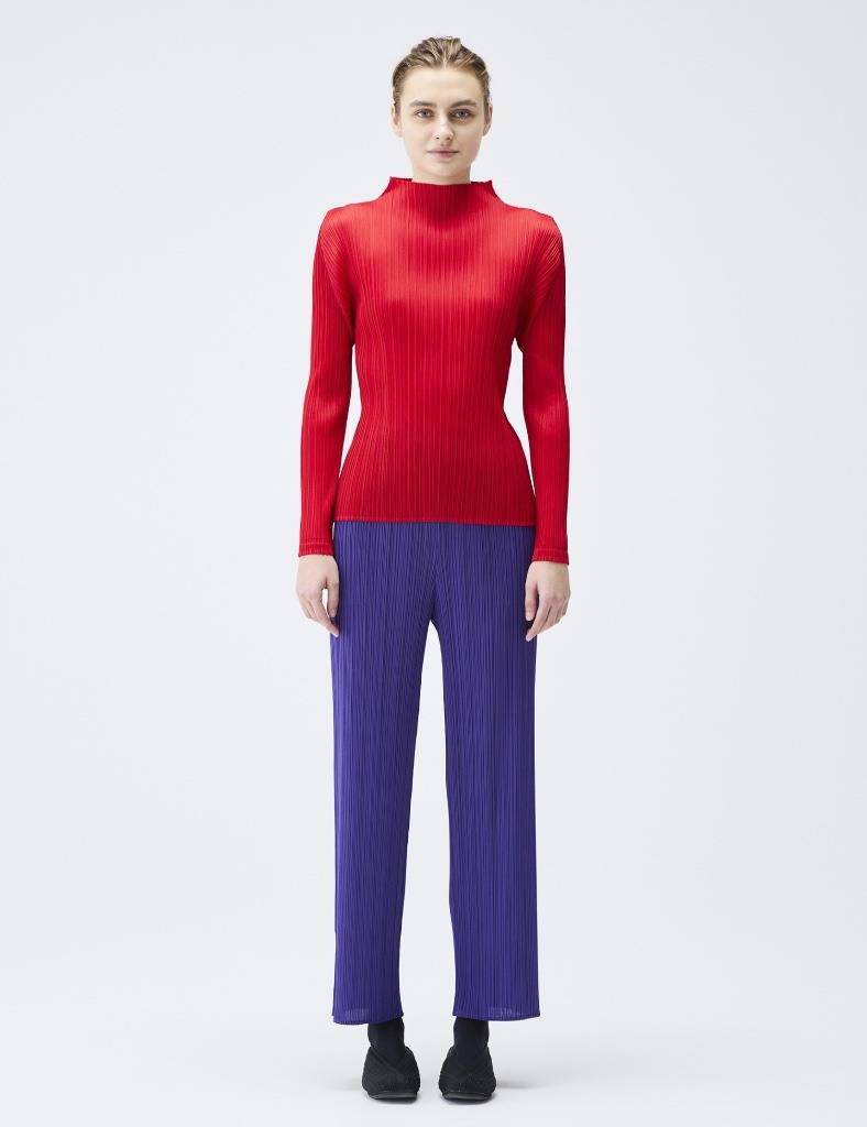 2025-11-Issey-Miyake-Monthly-Colors-November-24-RED-PP58JK151