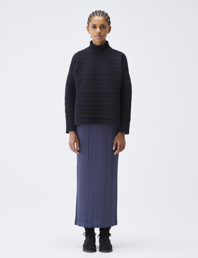 2025-12-Issey-Miyake-CREPE-KNIT-33-Dark-Orange