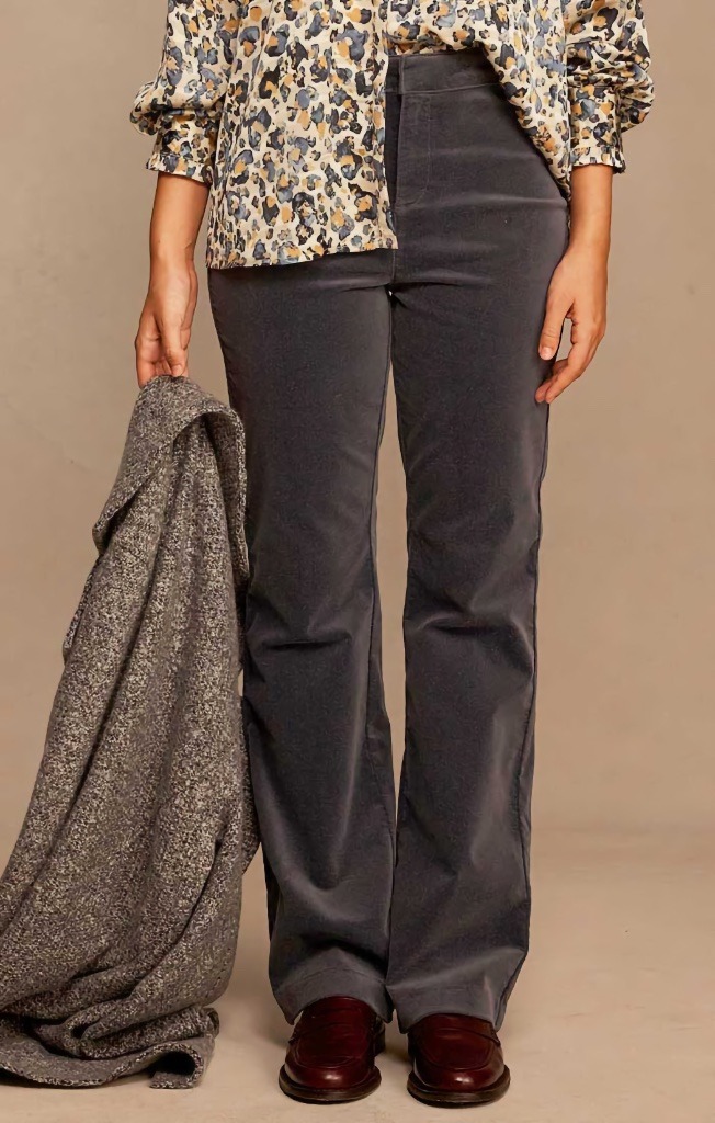 2026-08-NIC-ZOE-Berkeley-Boot-High-Rise-Stretch-Velvet-Pant-Dark-Bluestone